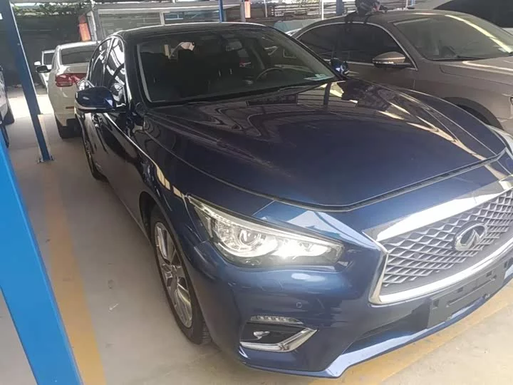 Infiniti Q50L