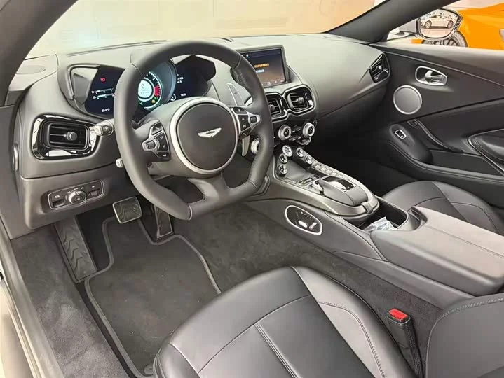 Aston Martin V8 Vantage