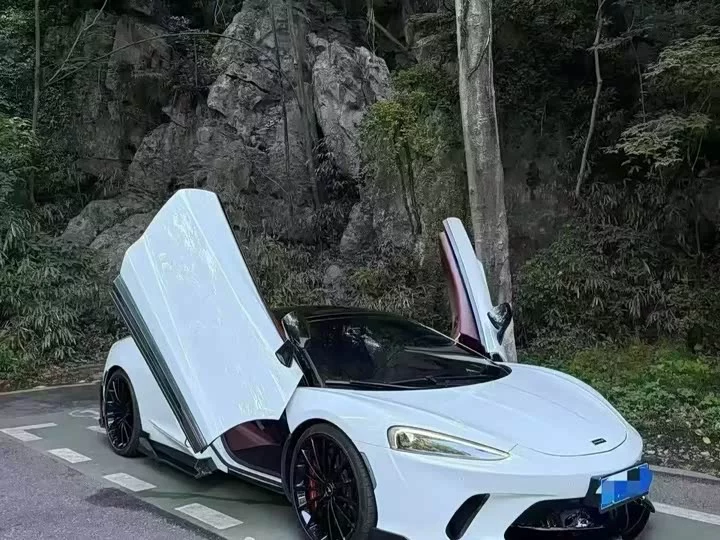 McLaren GT