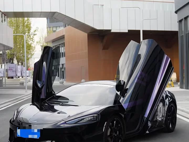 McLaren GT