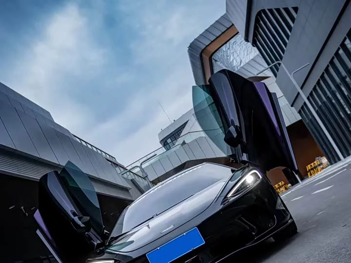 McLaren GT