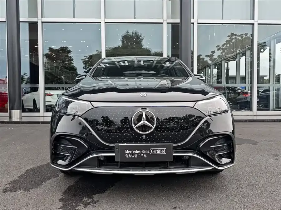 Mercedes Benz EQE SUV