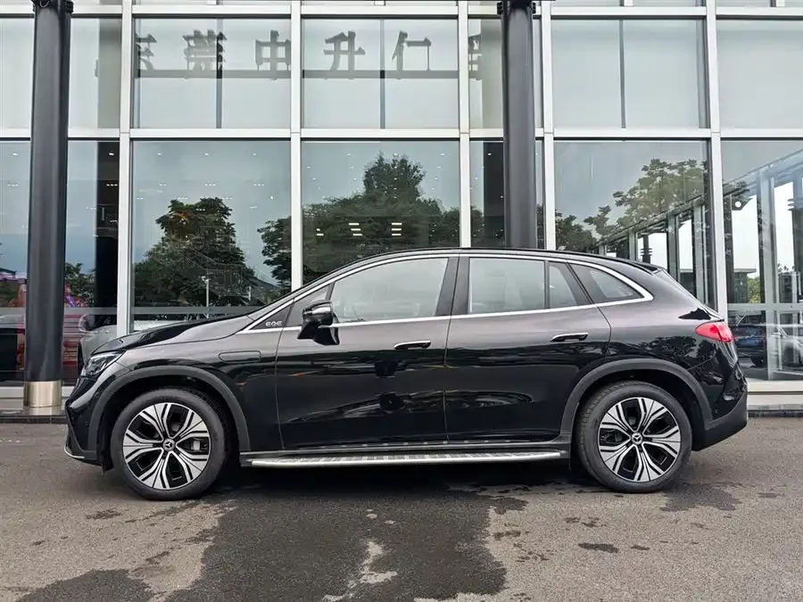 Mercedes Benz EQE SUV