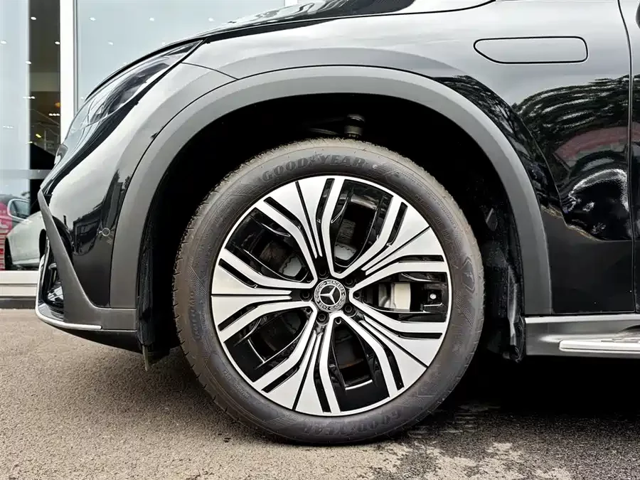 Mercedes Benz EQE SUV