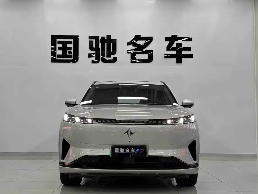 Dongfeng eπ008