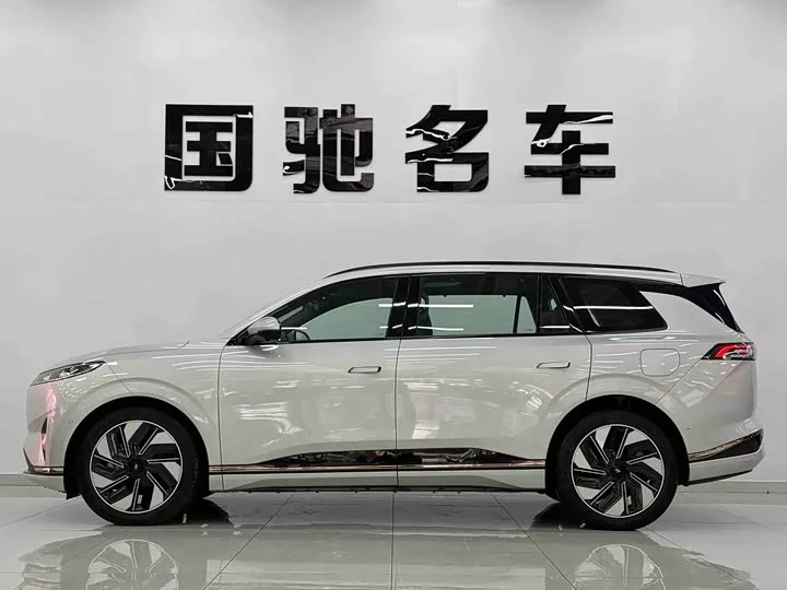 Dongfeng eπ008