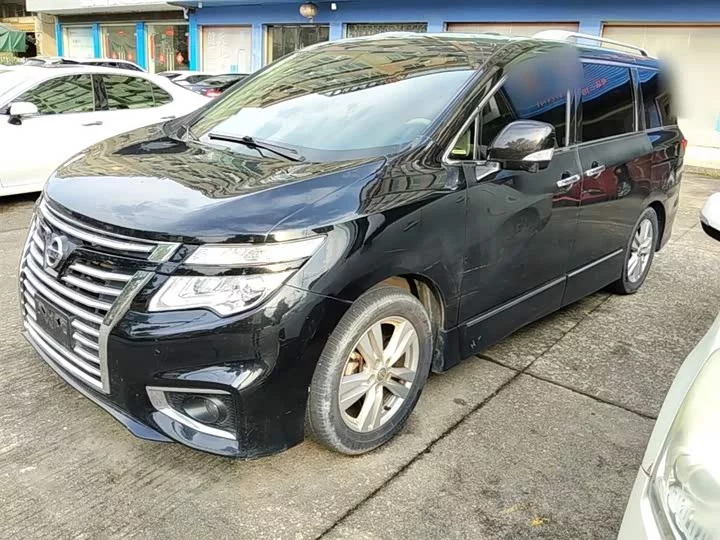 Nissan nobleman