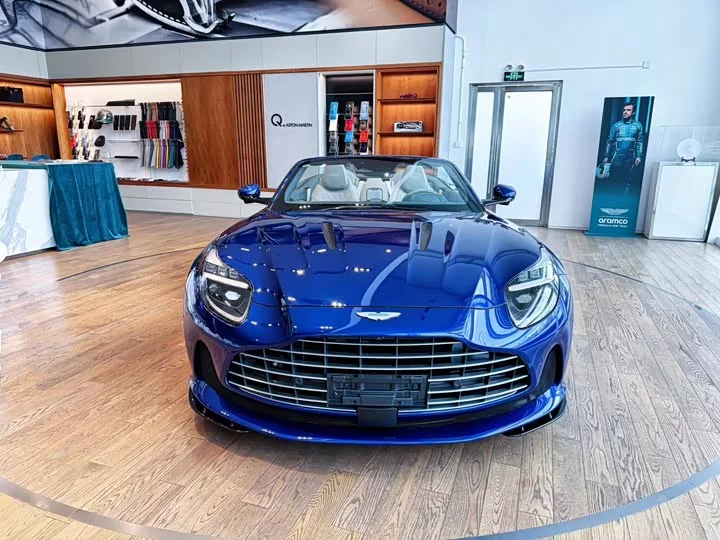 Aston Martin DB12