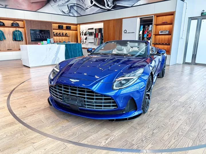 Aston Martin DB12
