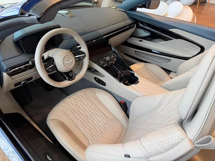 Aston Martin DB12