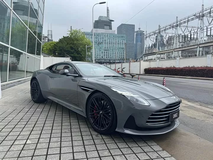 Aston Martin DB12