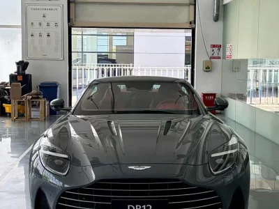 Aston Martin DB12