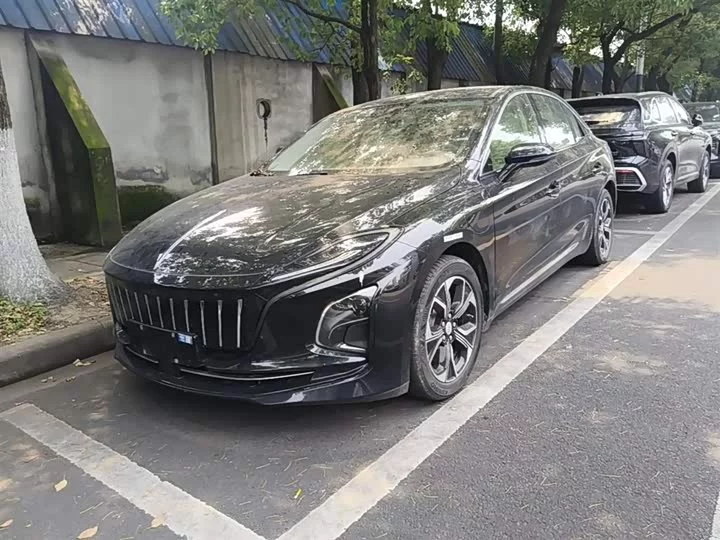 Hongqi E-QM5