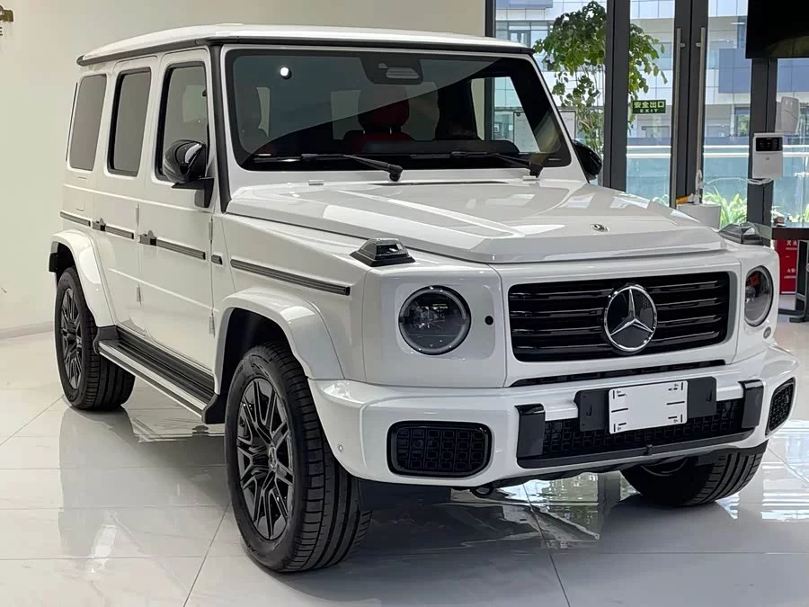 Mercedes Benz G-rated