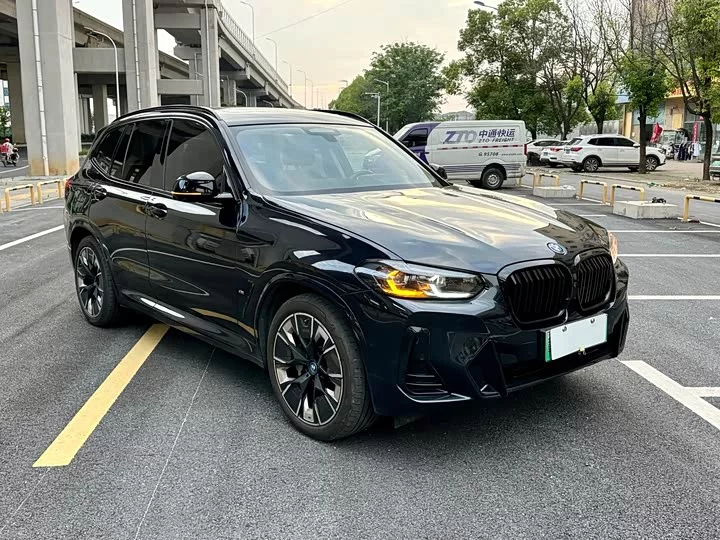 BMW iX3
