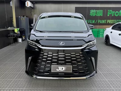 Lexus LM