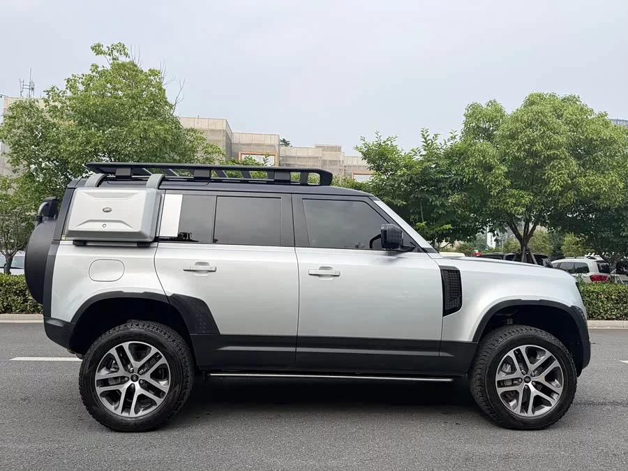 Land Rover guard