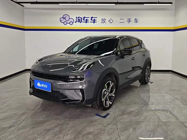 Lynk & Co 06