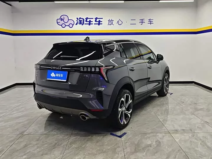 Lynk & Co 06