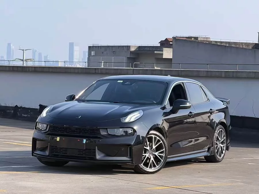 Lynk & Co 03