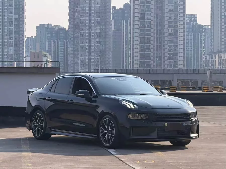 Lynk & Co 03