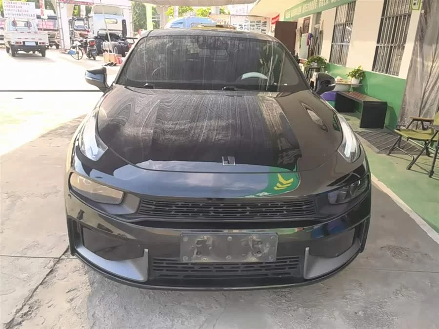 Lynk & Co 03