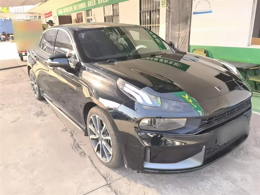 Lynk & Co 03