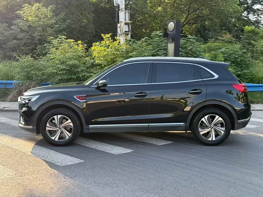 Hongqi HS5