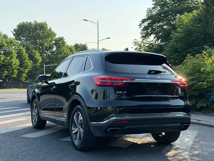Hongqi HS5