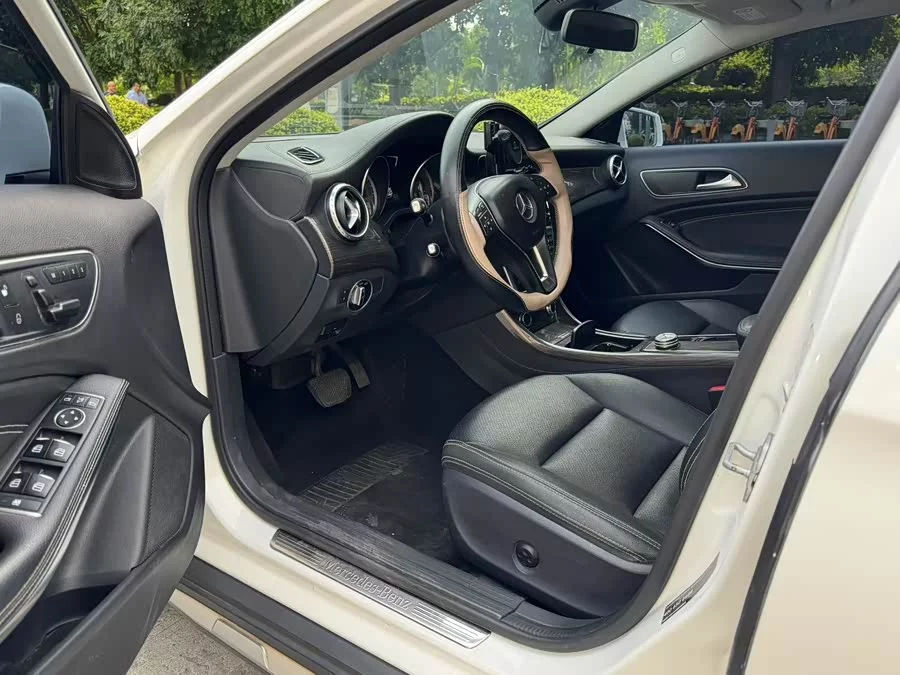 Mercedes Benz GLA