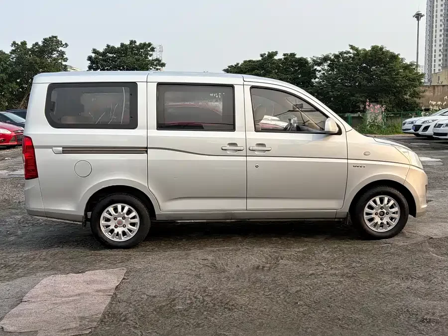 Wuling Rongguang V