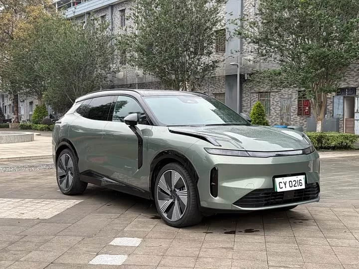 Lynk & Co 08 EM-P