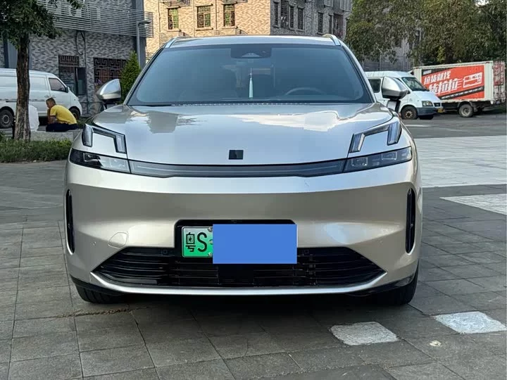 Lynk & Co 08 EM-P