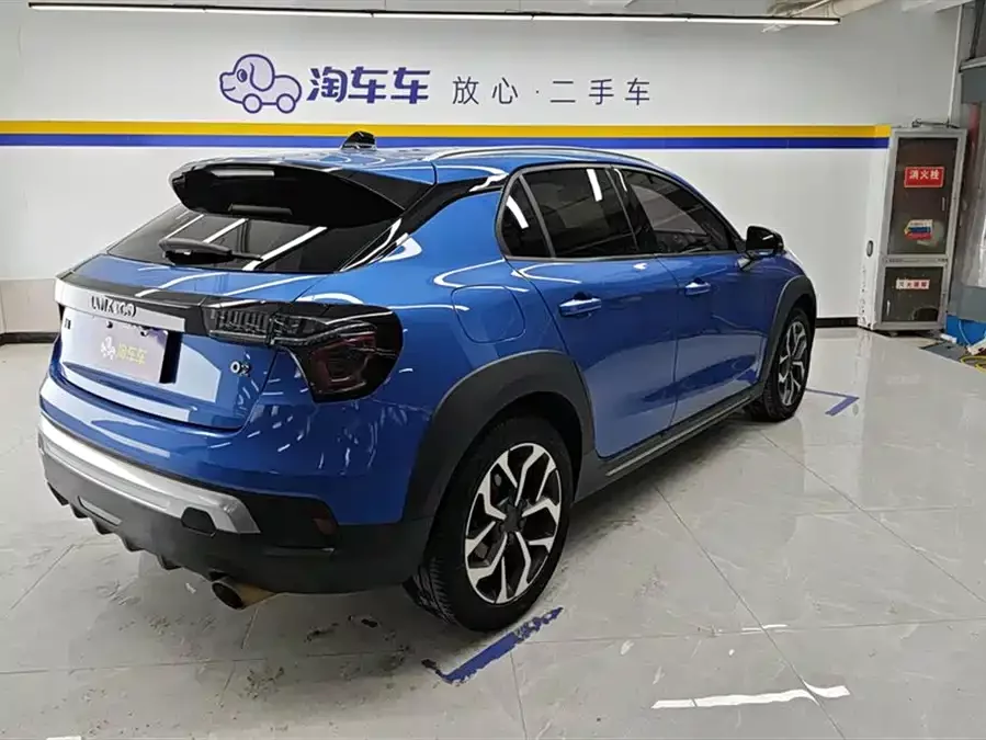 Lynk & Co 02