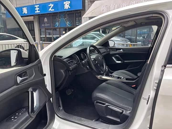 Peugeot 408