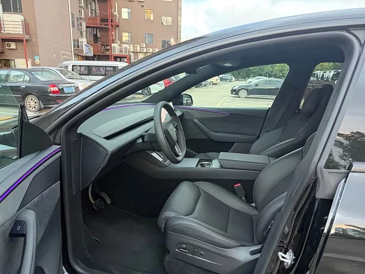 Tesla Model Y L