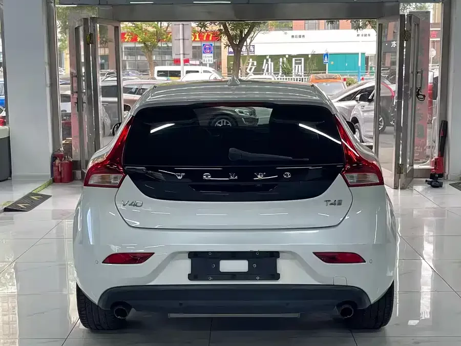 Volvo V40