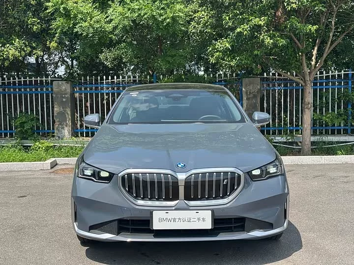 BMW i5