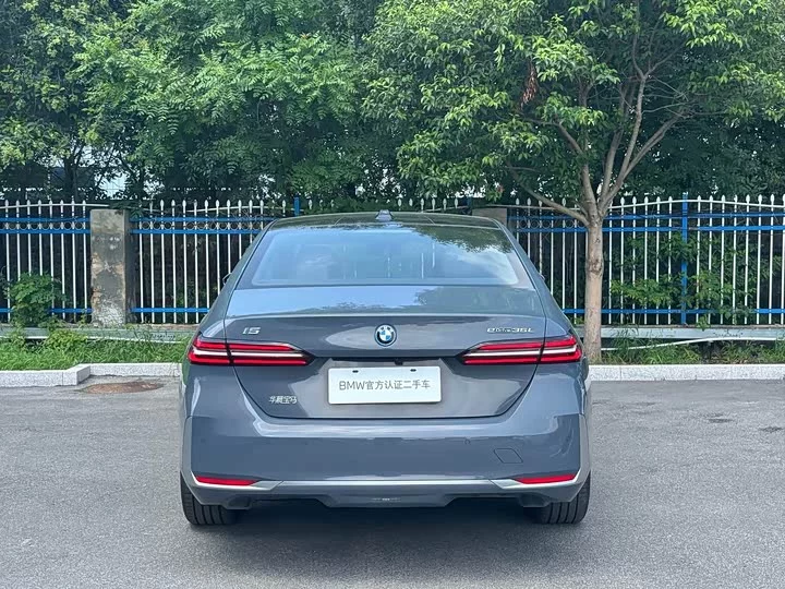 BMW i5