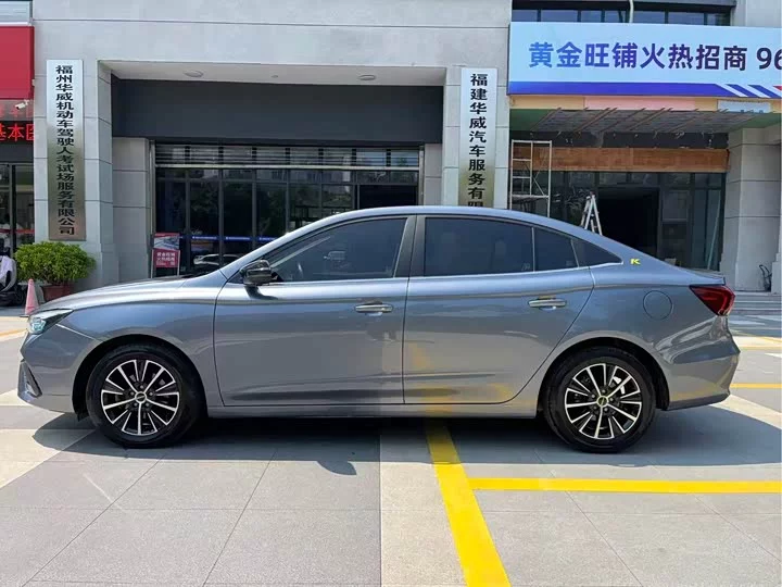 Roewe i5