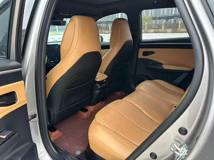 Geely Galaxy L7