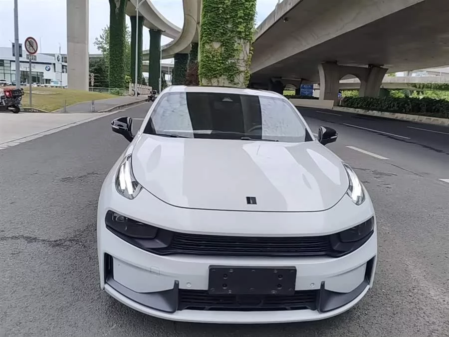 Lynk & Co 03