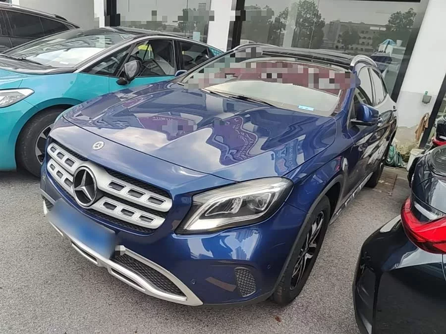 Mercedes Benz GLA
