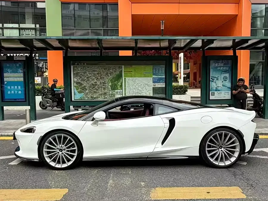 McLaren GT
