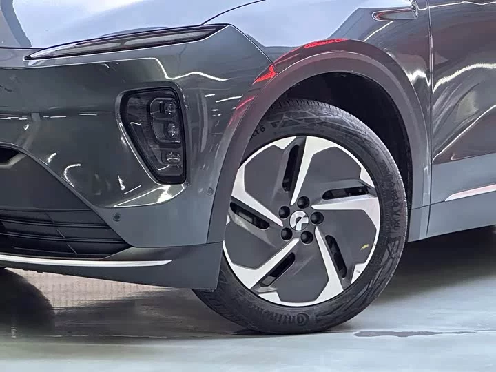 NIO ES8