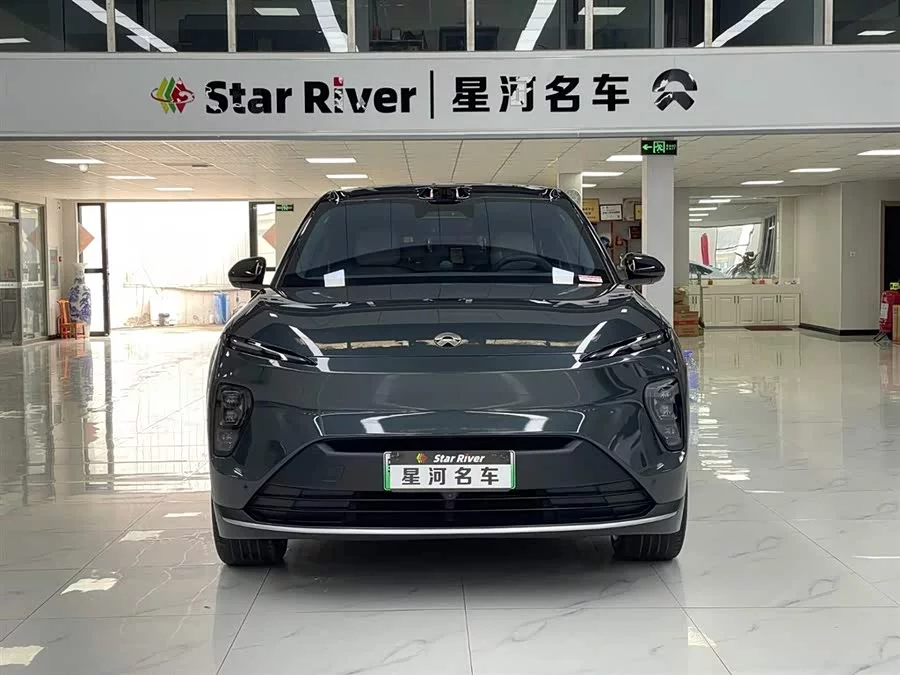 NIO ES8