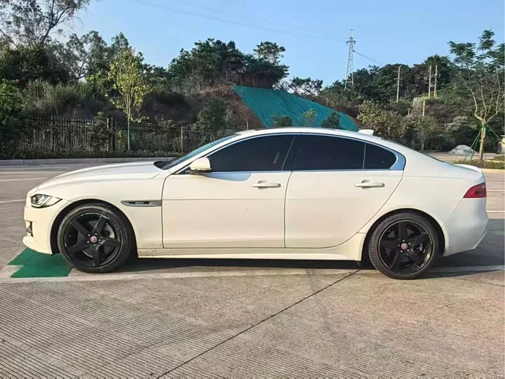 Jaguar XE