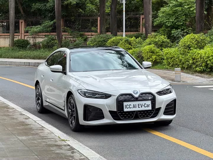 BMW i4