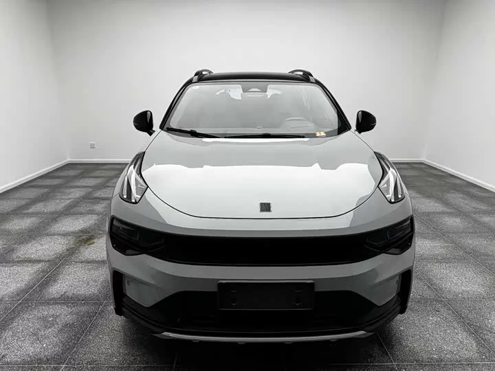Lynk & Co 01