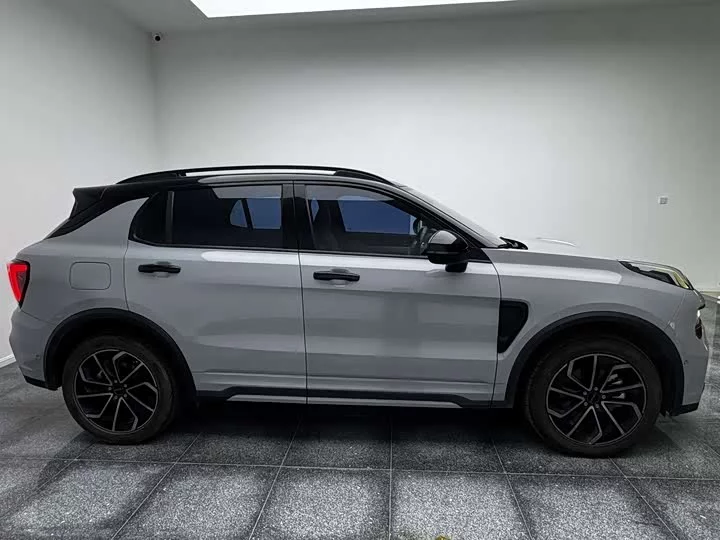 Lynk & Co 01
